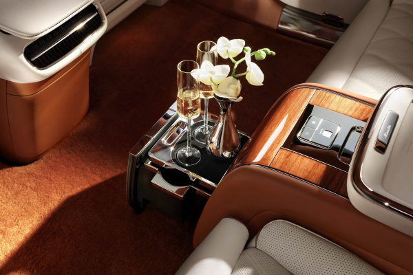 Huawei и JAC показали роскошный салон седана Maextro S800 Huawei и JAC показали роскошный салон седана Maextro S800