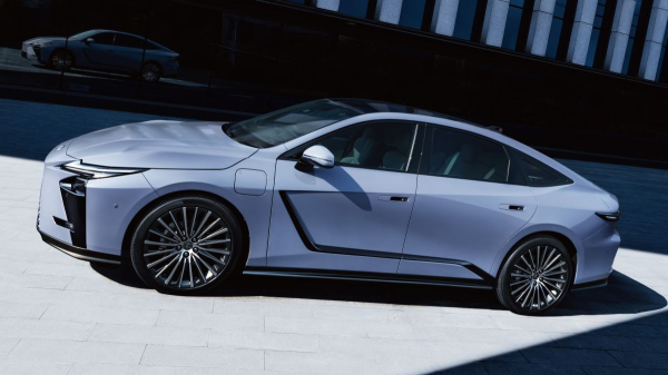 Дебютировал большой седан Lexus ES нового поколения Дебютировал большой седан Lexus ES нового поколения