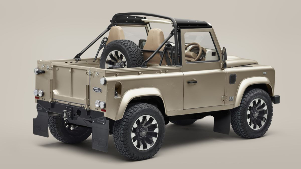 Классический Defender 90: вторая жизнь с V8 и открытым верхом Классический Defender 90: вторая жизнь с V8 и открытым верхом