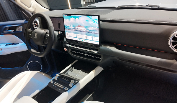 Tank 300 с двумя мостами и собственный двигатель V8 Tank 300 с двумя мостами и собственный двигатель V8