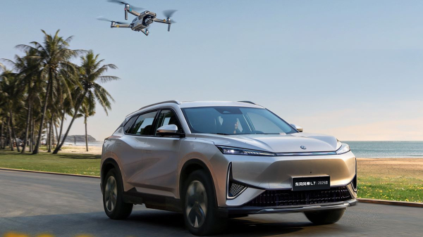 Представлен доступный и дальнобойный кроссовер Dongfeng Aeolus L7 Представлен доступный и дальнобойный кроссовер Dongfeng Aeolus L7