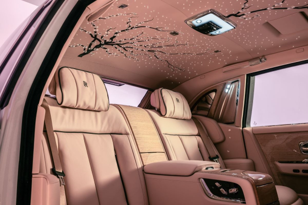 Rolls-Royce Phantom Cherry Blossom расцвел японской сакурой Rolls-Royce Phantom Cherry Blossom расцвел японской сакурой