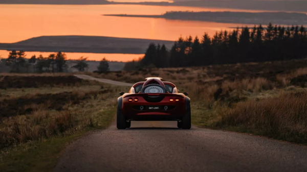 Классический родстер Lotus Elise стал внедорожником Классический родстер Lotus Elise стал внедорожником