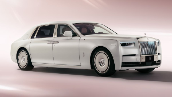 Rolls-Royce Phantom Cherry Blossom расцвел японской сакурой Rolls-Royce Phantom Cherry Blossom расцвел японской сакурой