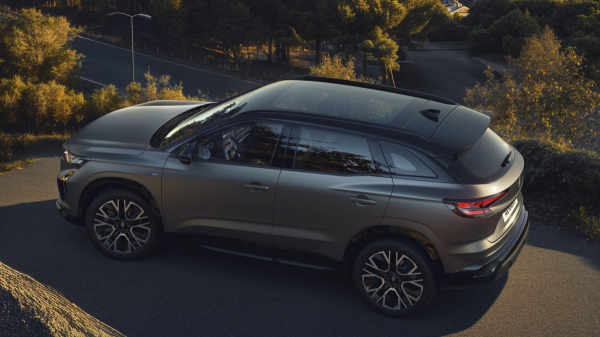 Кроссовер Renault Austral сменил выражение лица Кроссовер Renault Austral сменил выражение лица