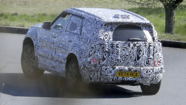 Маленький Land Rover Defender вышел на испытания Маленький Land Rover Defender вышел на испытания