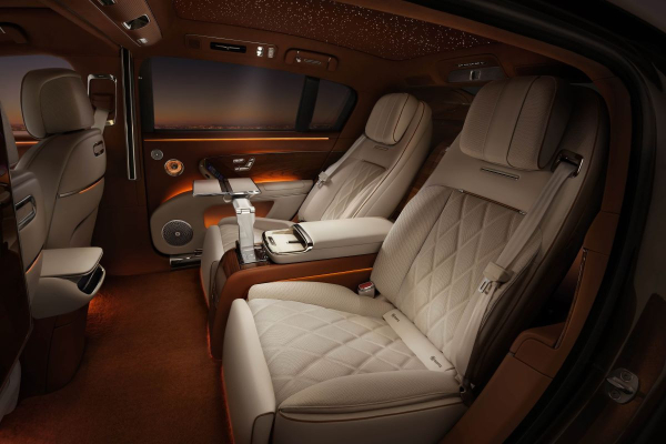 Huawei и JAC показали роскошный салон седана Maextro S800 Huawei и JAC показали роскошный салон седана Maextro S800