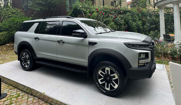 Внедорожник JAC JS9 (он же Sollers для России): первый показ