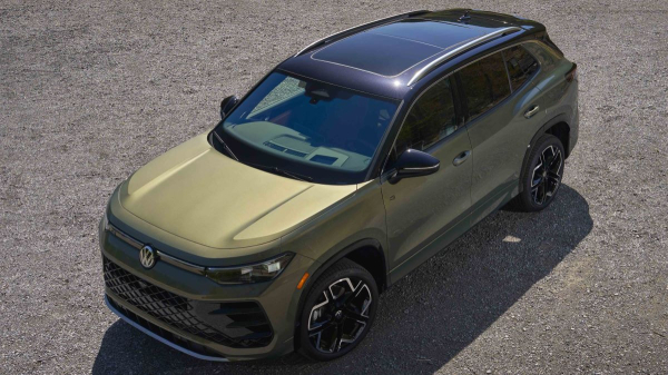 В Америке представлен мощный кроссовер Volkswagen Tiguan SEL R-Line Turbo В Америке представлен мощный кроссовер Volkswagen Tiguan SEL R-Line Turbo