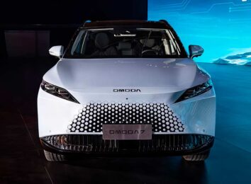 Новый кроссовер Omoda C7 2025: озвучены российские цены и комплектации Новый кроссовер Omoda C7 2025: озвучены российские цены и комплектации