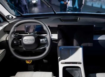 Новый кроссовер Omoda C7 2025: озвучены российские цены и комплектации Новый кроссовер Omoda C7 2025: озвучены российские цены и комплектации