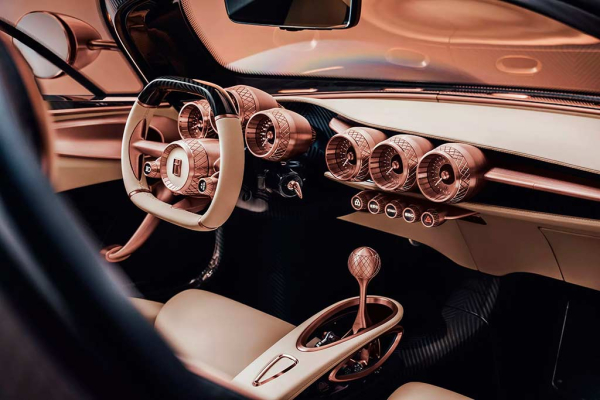 Серийный суперкар De Tomaso P72 получил 700-сильный двигатель V8 Серийный суперкар De Tomaso P72 получил 700-сильный двигатель V8