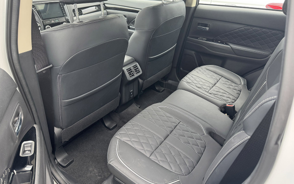 
            Подержанный, но без пробега. Как мы покупали Mitsubishi Outlander из КНР
        