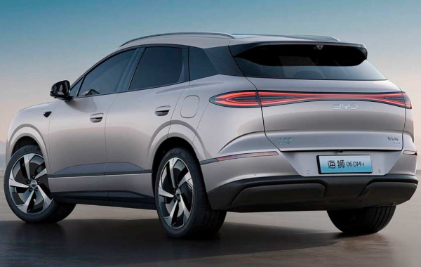 Паркетник BYD Sealion 06 дебютировал на рынке в виде гибрида и электрокара Паркетник BYD Sealion 06 дебютировал на рынке в виде гибрида и электрокара