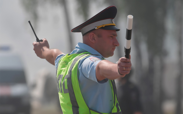 Сигналы регулировщика: фото, значение и как разобраться
Сигналы регулировщика: фото, значение и как разобраться