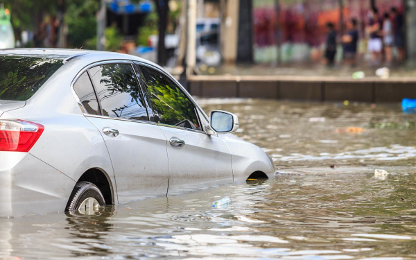 В Госдуме предложили ввести компенсации за затопленные ливнем машины
В Госдуме предложили ввести компенсации за затопленные ливнем машины