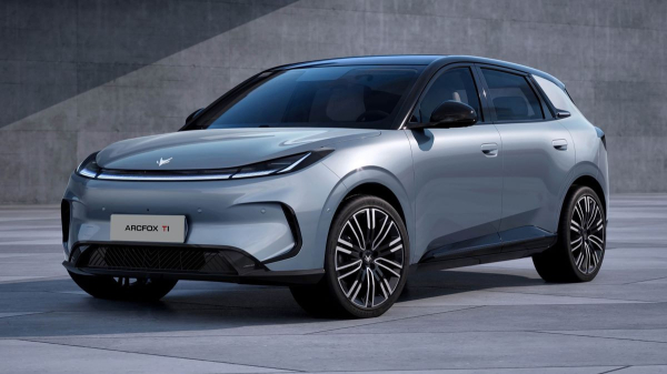 Показан доступный электрический хэтчбек Arcfox T1 Показан доступный электрический хэтчбек Arcfox T1