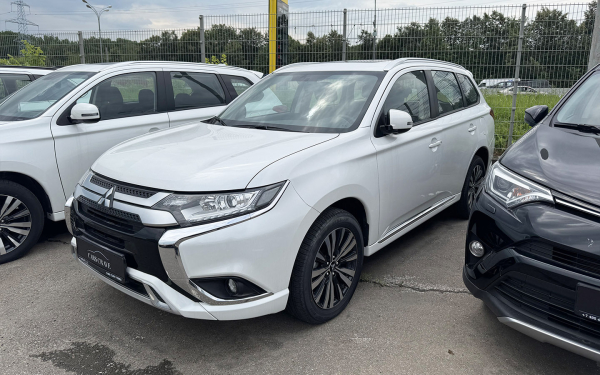 Подержанный, но без пробега. Как мы покупали Mitsubishi Outlander из КНР
Подержанный, но без пробега. Как мы покупали Mitsubishi Outlander из КНР
