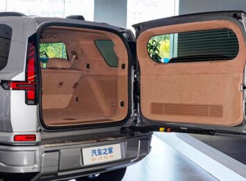 Китайцы из Dongfeng показали брутальный гибридный вездеход M-Hero M817 Китайцы из Dongfeng показали брутальный гибридный вездеход M-Hero M817