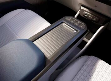 В Индии стартовали продажи электрического кроссовера KIA Carens Clavis EV