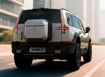 Китайцы из Dongfeng показали брутальный гибридный вездеход M-Hero M817 Китайцы из Dongfeng показали брутальный гибридный вездеход M-Hero M817