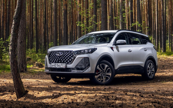 
            Эти кроссоверы скупали даже на рухнувшем рынке. Топ-5 моделей
        