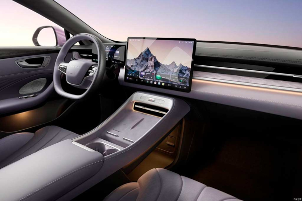 Roewe M7 DMH: китайский гибридный седан с дизайном в стиле Rolls-Royce Roewe M7 DMH: китайский гибридный седан с дизайном в стиле Rolls-Royce