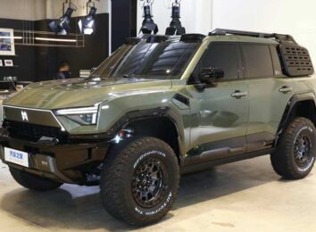 Китайцы из Dongfeng показали брутальный гибридный вездеход M-Hero M817 Китайцы из Dongfeng показали брутальный гибридный вездеход M-Hero M817