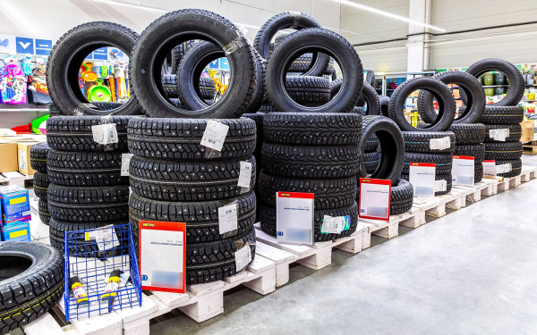 
            Ценовой шок и штраф за шины. Какие новшества ждут водителей с 1 декабря
        